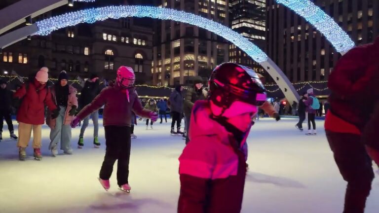 Walk & Skating at Nathan phillips square in Toronto sign【4K】