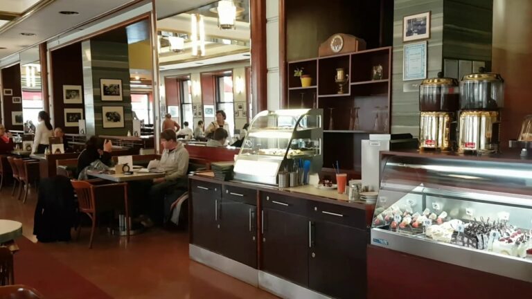 CAFÉ SLAVIA