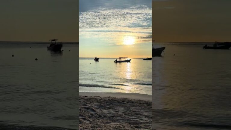 Beautiful sunrise in Puerto Morelos Mexico |   #travel #mexico #beach #cancun